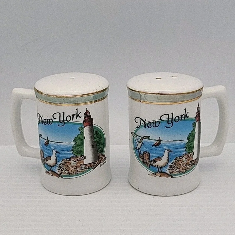 Vintage New York Salt And Pepper Shaker‎